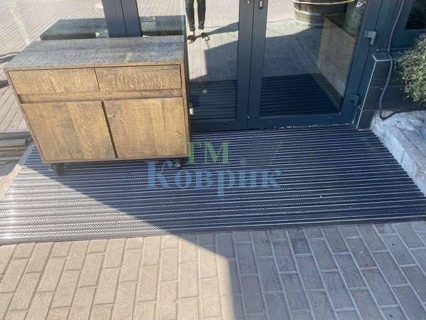 брудозахисні грати гума щітка