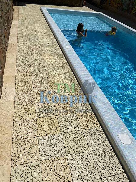 покрытие возле бассейна