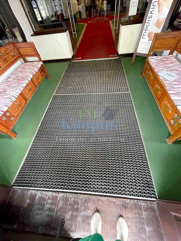 Придверные грязезащитные решетки под заказ