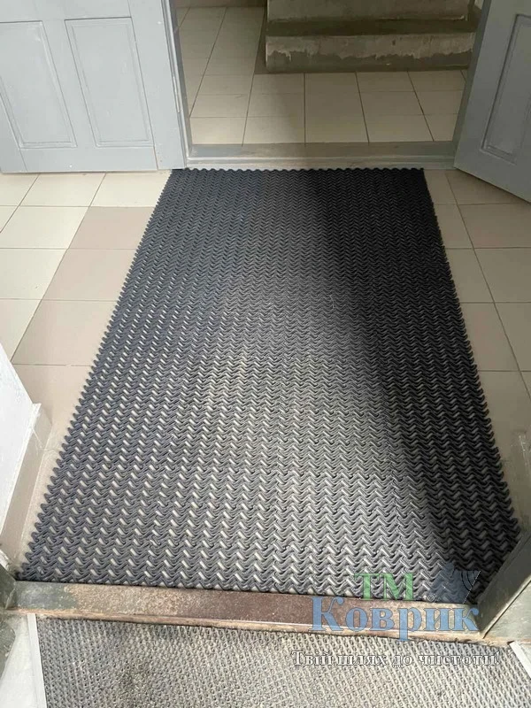 Резиновый коврик уличный изготовление