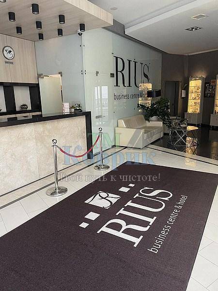 ковер с лого