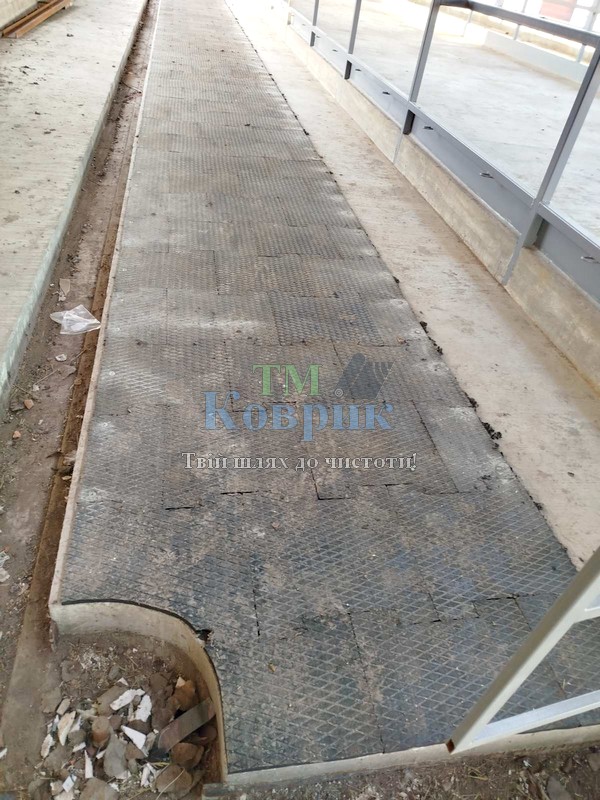 покриття для корівника