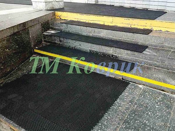 Противоскользящее покрытие на ступени "Левада"