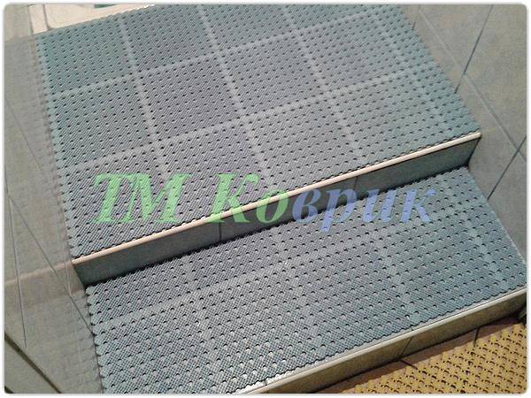 Противоскользящее покрытие для ступеней