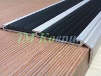 Накладки на сходинки протиковзкі