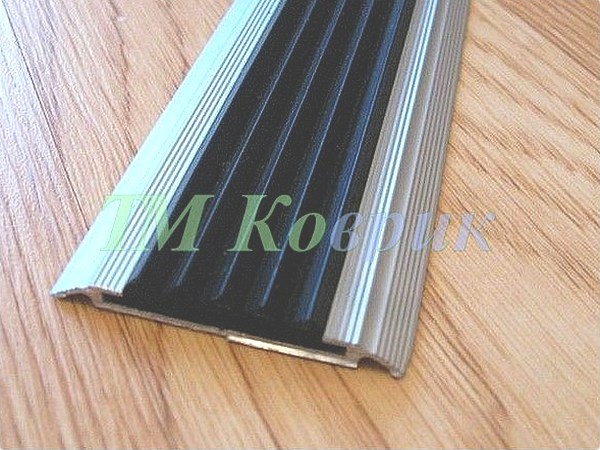 Противоскользящие накладки на ступени