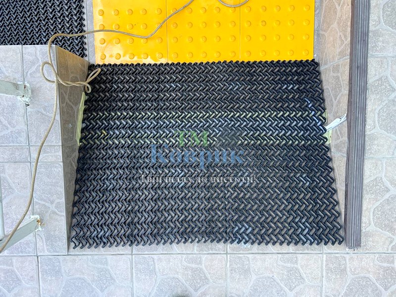 резиновый коврик на пандус