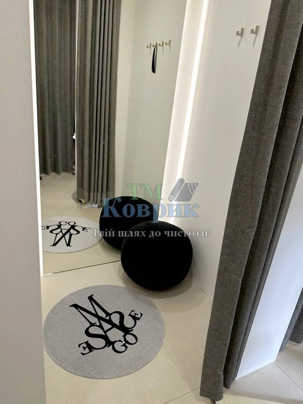 коврик з логотипом