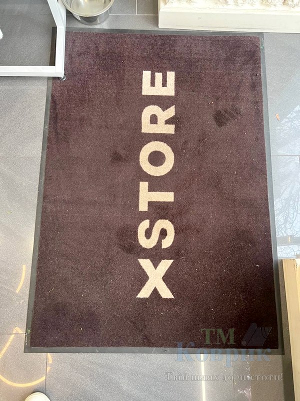 килимок з логотипом.