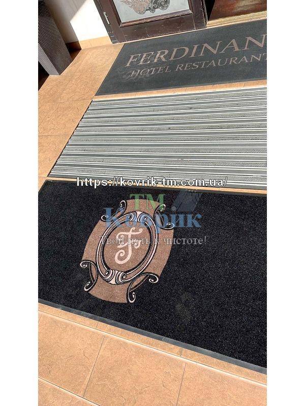 килимок з логотипом