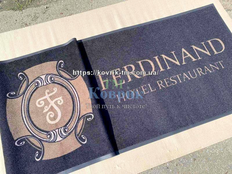 придверні килимки з логотипом
