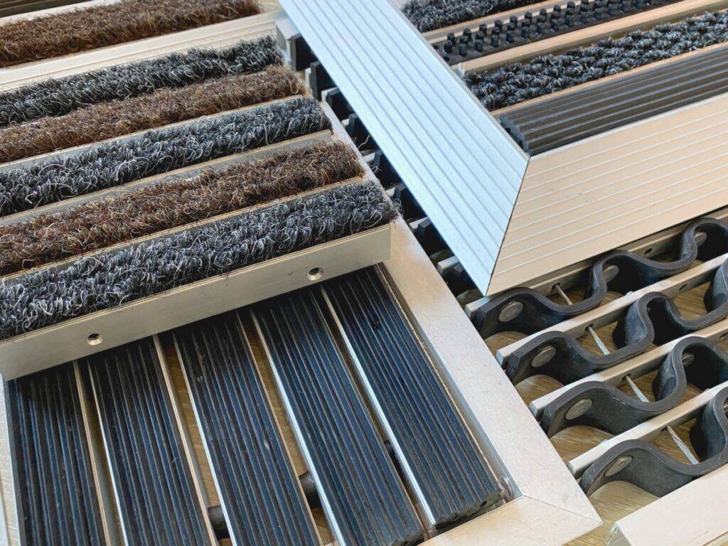 брудозахисні придверні грати