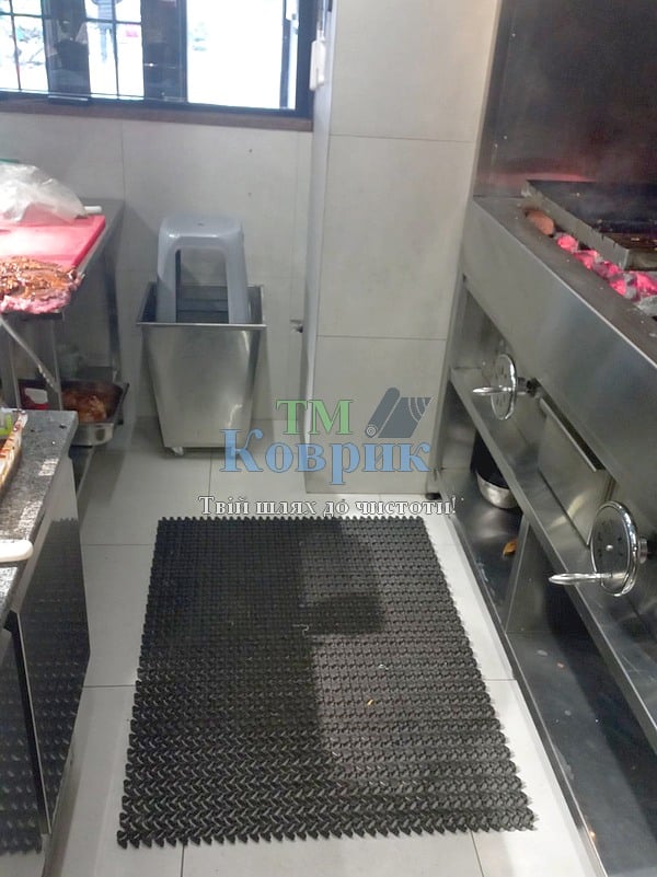 прорезиненный коврик на кухню мзготовление