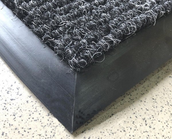 коврик под дверь с резиновым кантом