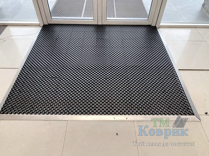 резиновый коврик по индивидуальным размерам для входа