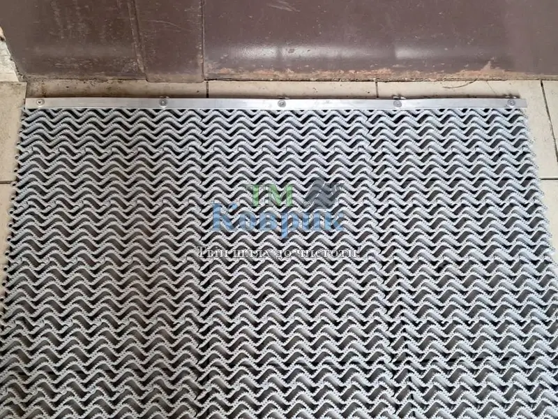 резиновый коврик для крыльца и ступеней